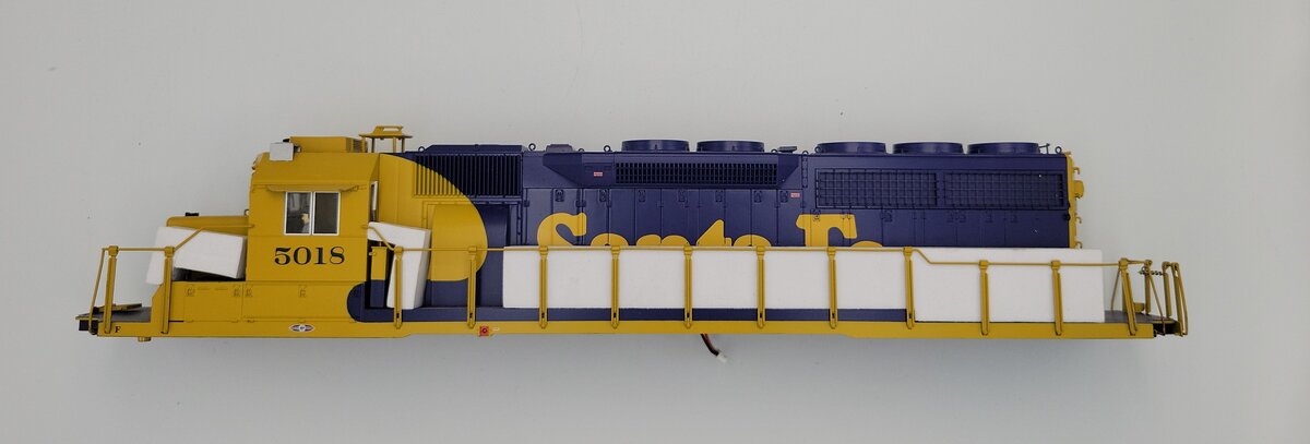 Lionel 84257-2 O Gauge Blue / Yellow Santa Fe SD40 Diesel Locomotive Shell #5018