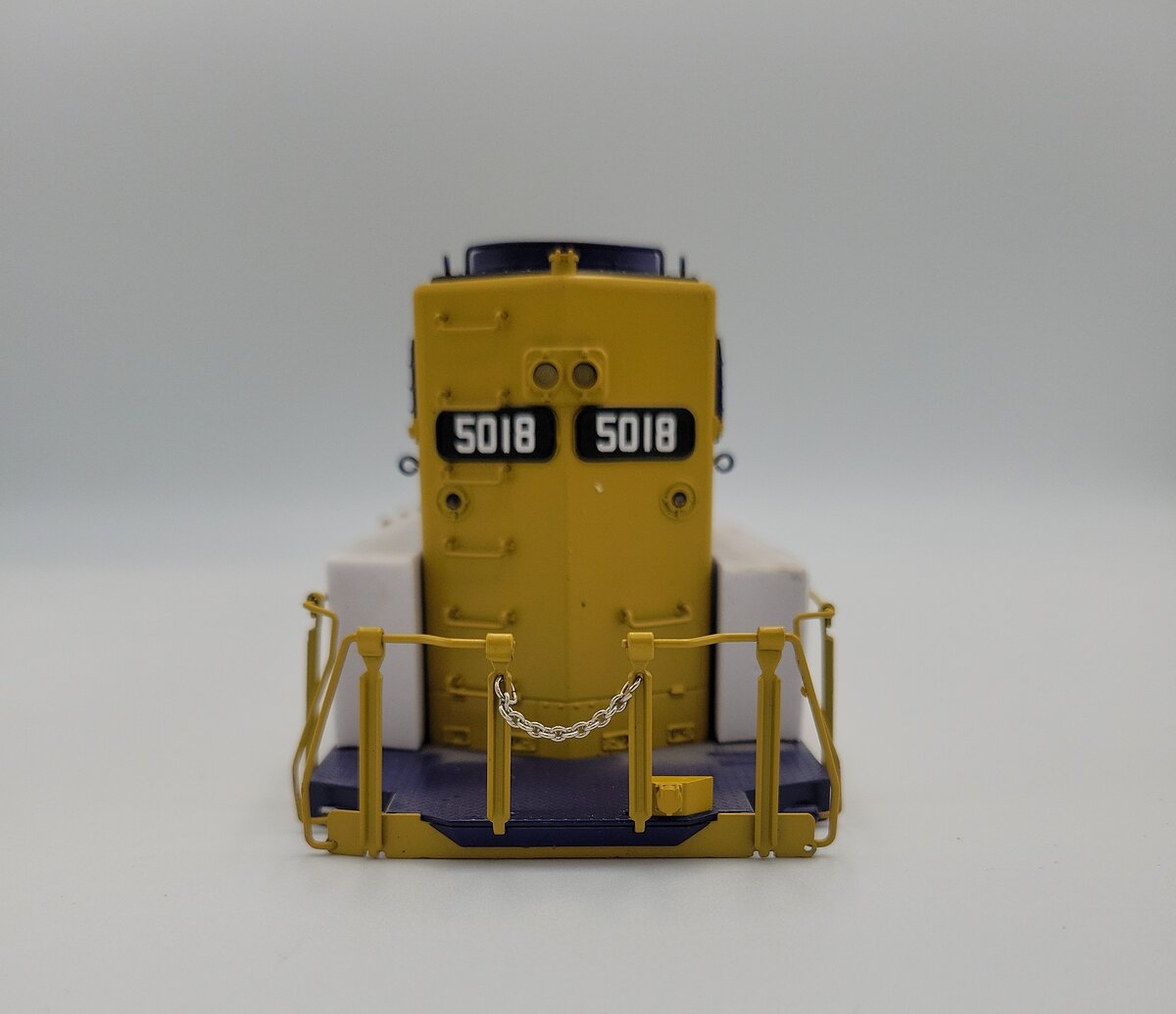 Lionel 84257-2 O Gauge Blue / Yellow Santa Fe SD40 Diesel Locomotive Shell #5018