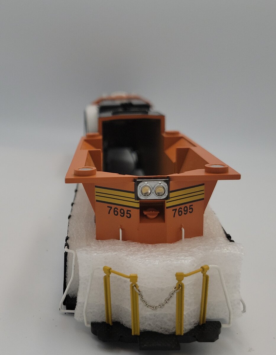 Lionel 82205-2 BNSF 'Golden Swoosh' ES44AC Diesel Locomotive Body Shell #7695