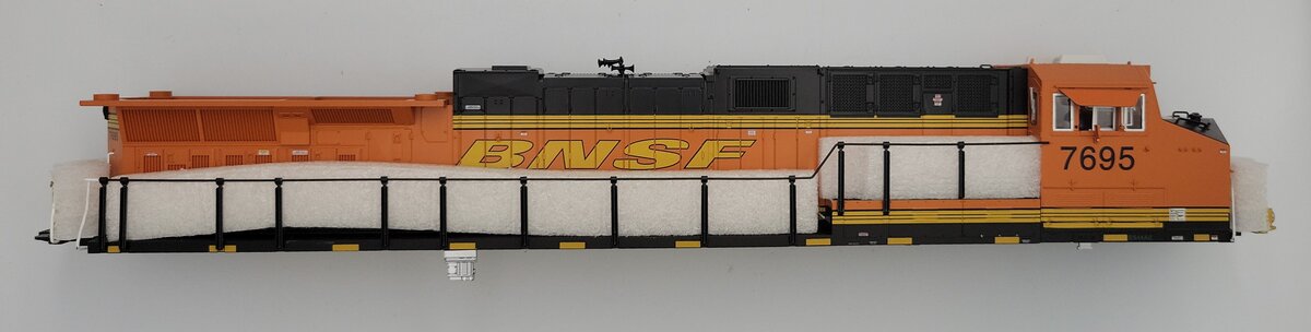 Lionel 82205-2 BNSF 'Golden Swoosh' ES44AC Diesel Locomotive Body Shell #7695