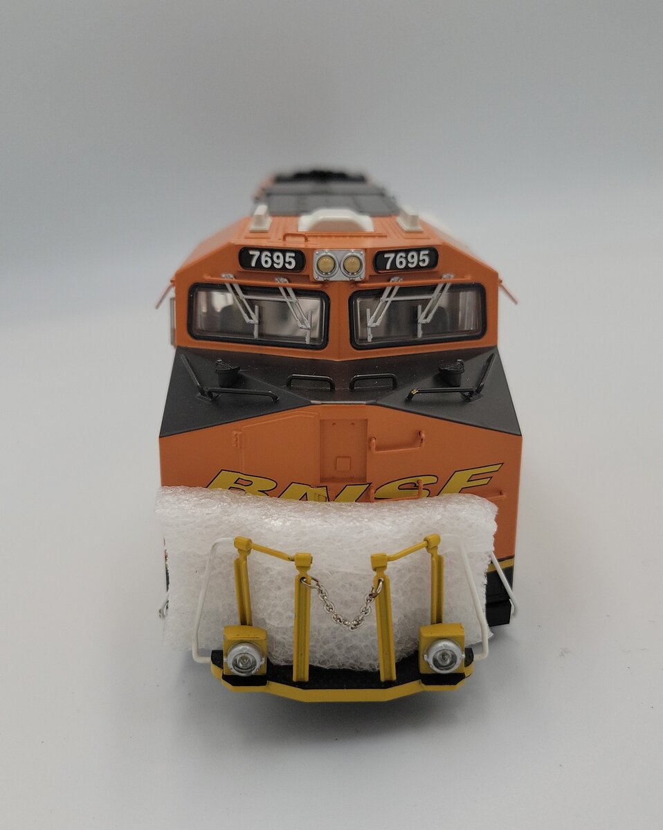 Lionel 82205-2 BNSF 'Golden Swoosh' ES44AC Diesel Locomotive Body Shell #7695