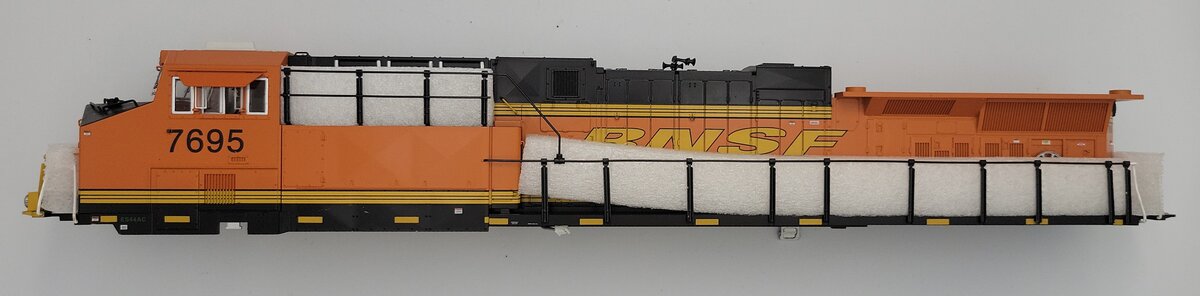 Lionel 82205-2 BNSF 'Golden Swoosh' ES44AC Diesel Locomotive Body Shell #7695