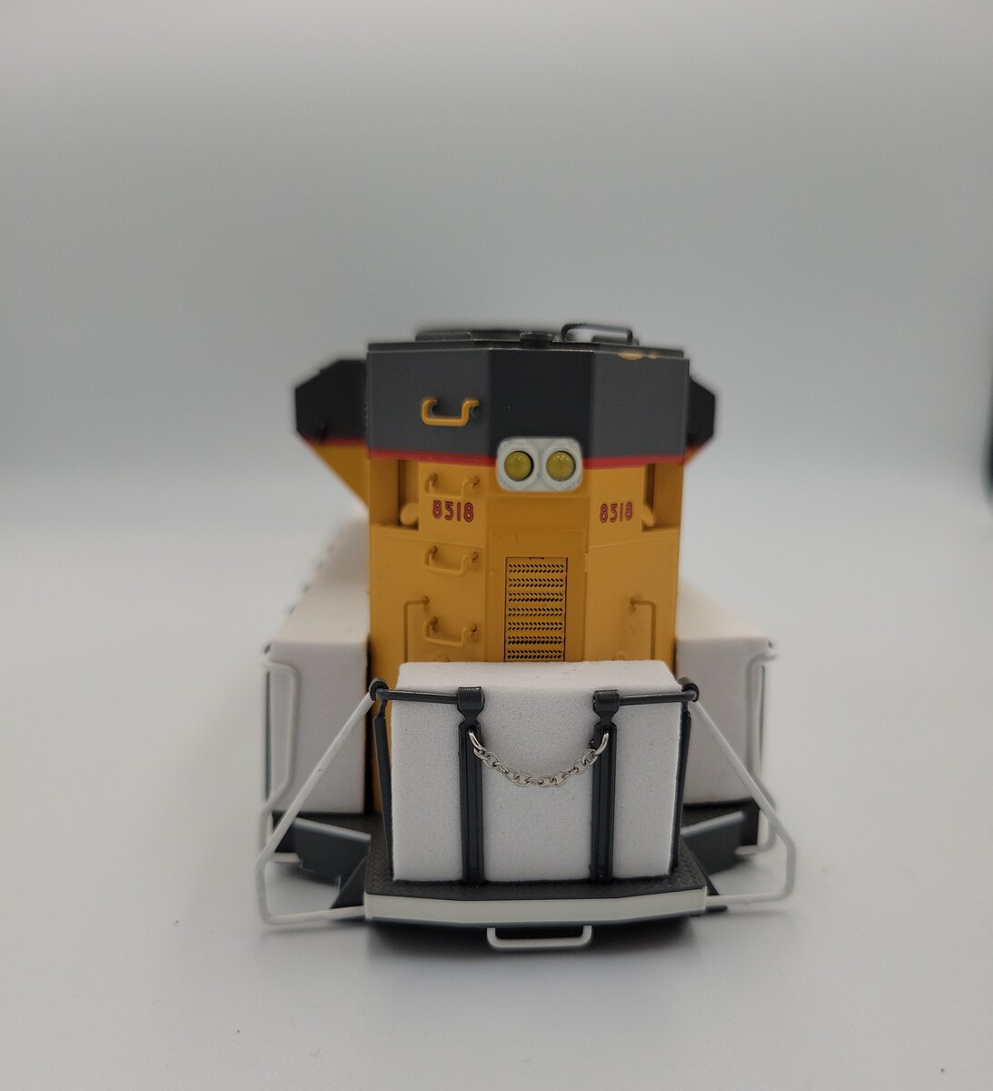 Lionel 8518-2 O Gauge Union Pacific SD70ACe Diesel Locomotive Shell #8518
