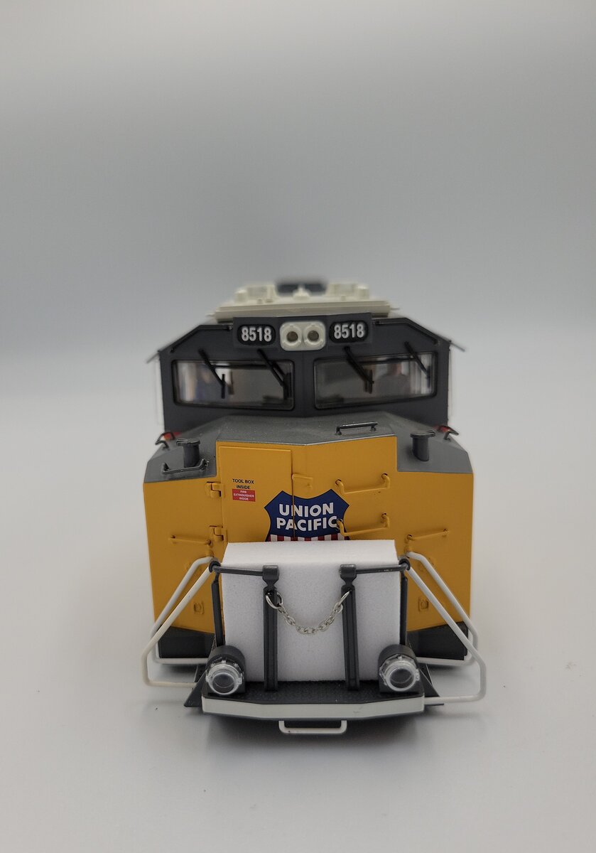 Lionel 8518-2 O Gauge Union Pacific SD70ACe Diesel Locomotive Shell #8518