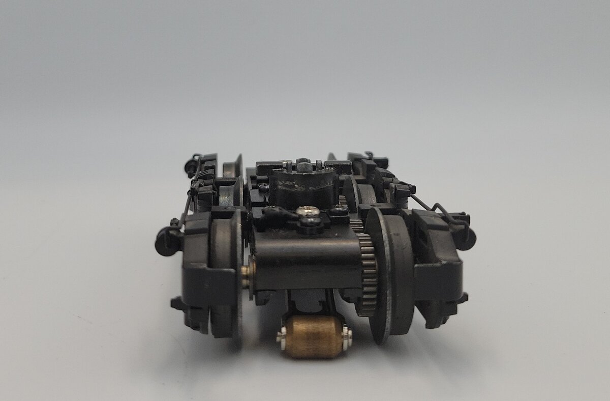 Lionel 28347-772 O Gauge Diecast Es44AC 6-Wheel Flat Black Front Powered Truck