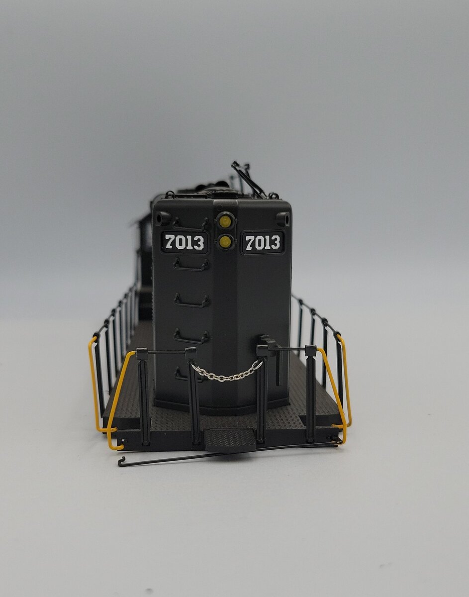 Lionel 2433401-2 Chesapeake & Ohio E8 A Unit Diesel Loco Body Shell #4027