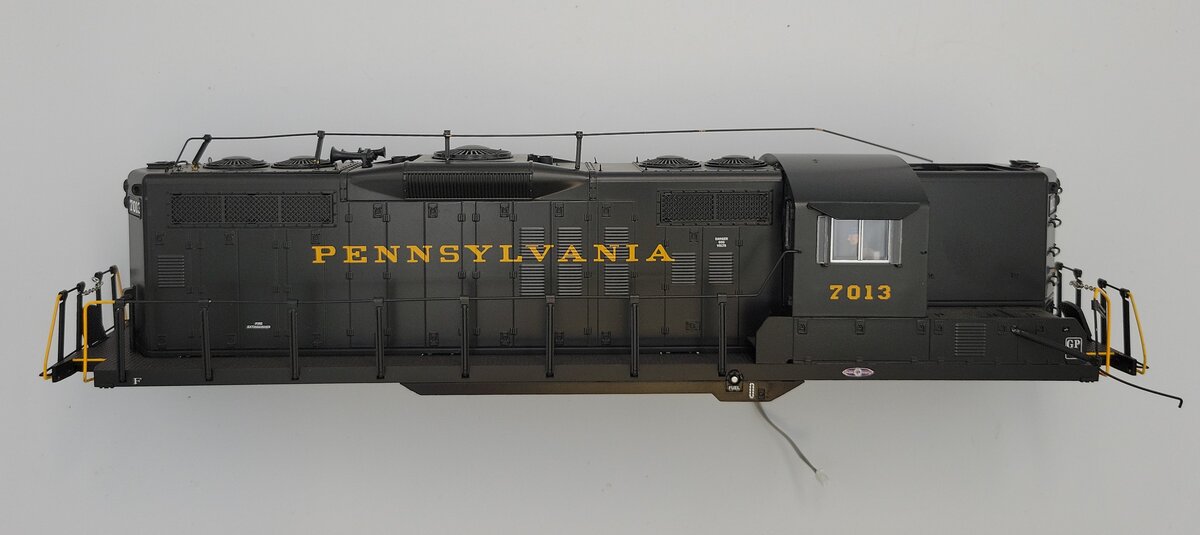 Lionel 2433401-2 Chesapeake & Ohio E8 A Unit Diesel Loco Body Shell #4027