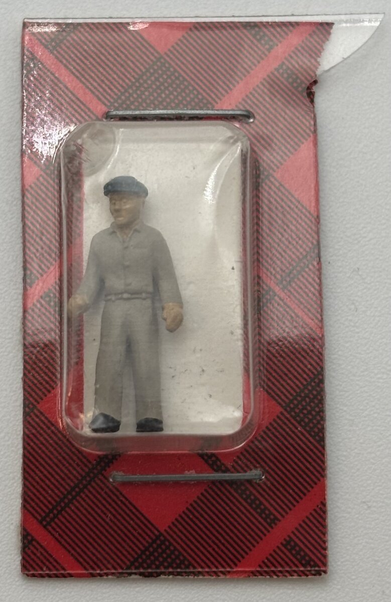Campbell Scale Models 1229 HO Young Man Walking FIgure