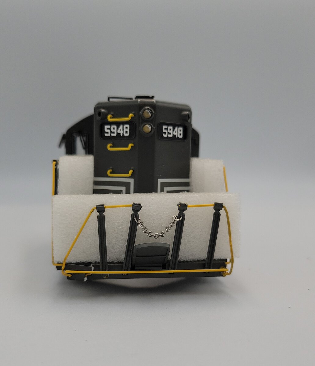 Lionel 82791-2 O Gauge New York Central GP-9 Diesel Locomotive Body Shell #5948