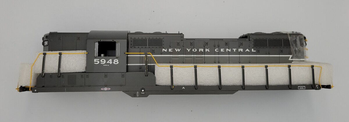 Lionel 82791-2 O Gauge New York Central GP-9 Diesel Locomotive Body Shell #5948