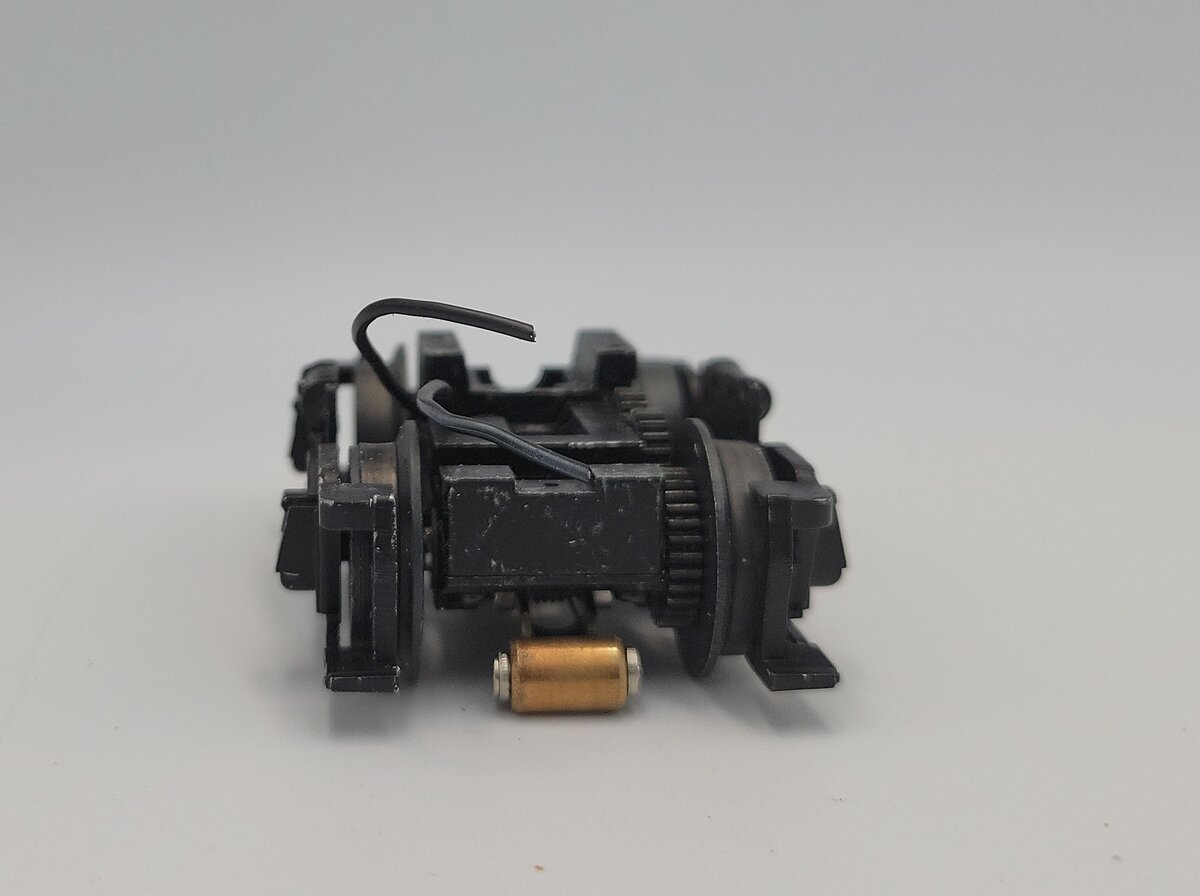 Lionel 83382-590 O Gauge NW-2 Diesel Switcher 4-Wheel Powered Rear Truck