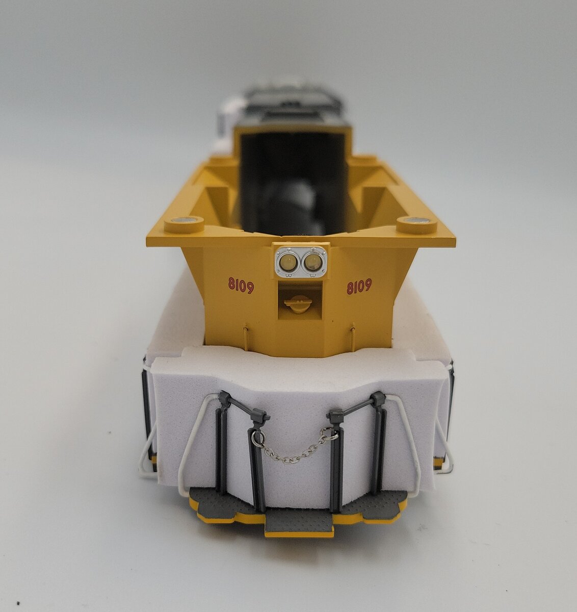 Lionel 8109-1 O Gauge Union Pacific ES44AC Diesel Locomotive Body Shell #8109