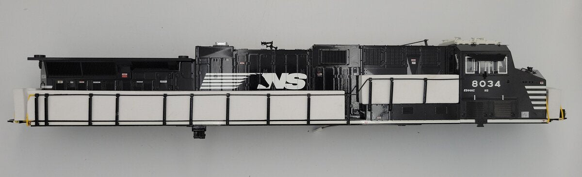 Lionel 8034-1 O Gauge Norfolk Southern Legacy ES44 Diesel Locomotive Shell #8034