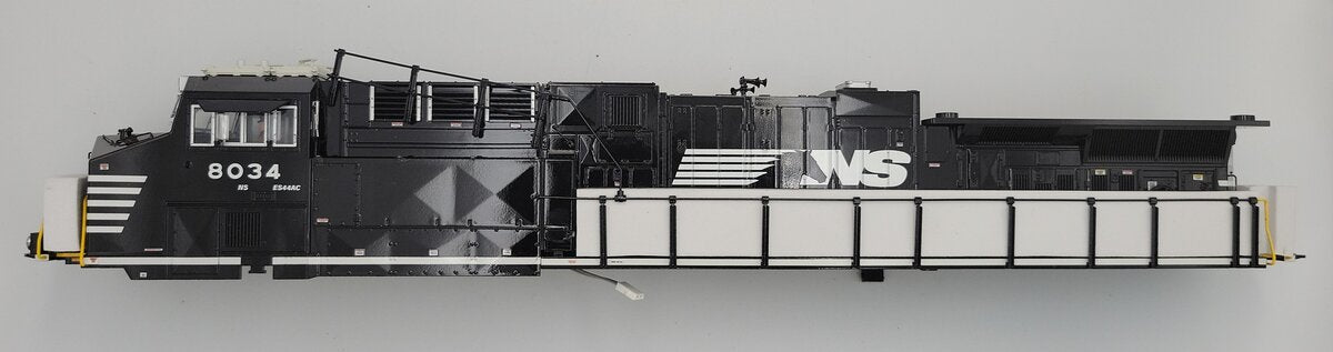 Lionel 8034-1 O Gauge Norfolk Southern Legacy ES44 Diesel Locomotive Shell #8034