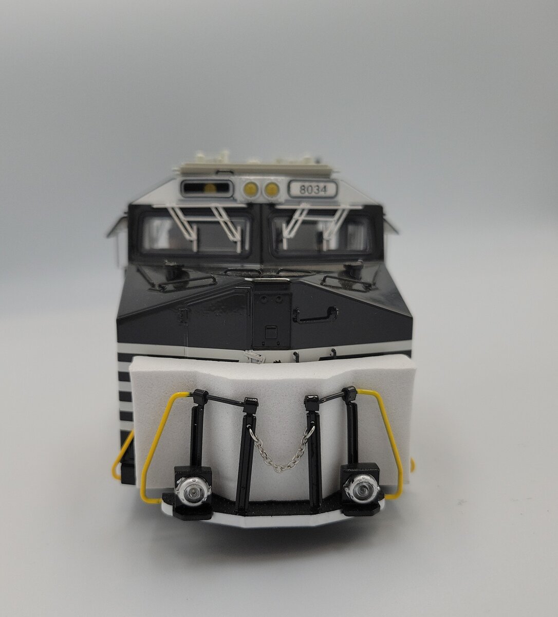 Lionel 8034-1 O Gauge Norfolk Southern Legacy ES44 Diesel Locomotive Shell #8034
