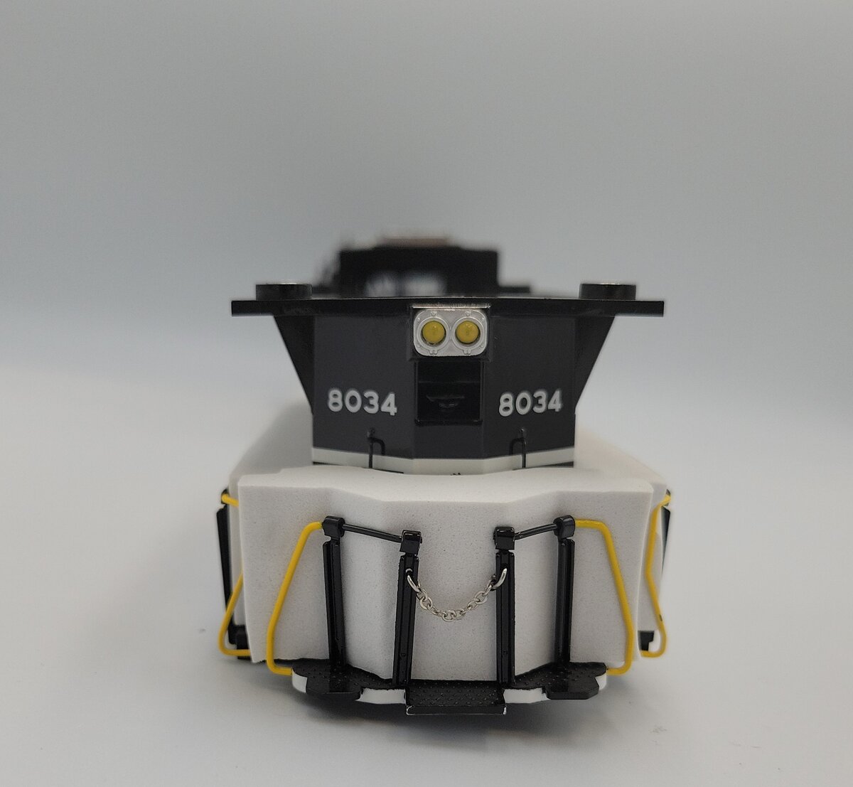 Lionel 8034-1 O Gauge Norfolk Southern Legacy ES44 Diesel Locomotive Shell #8034