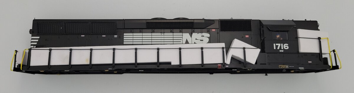 Lionel 85038-02 O Gauge SD-45 Legacy Norfolk Southern Shell #1716
