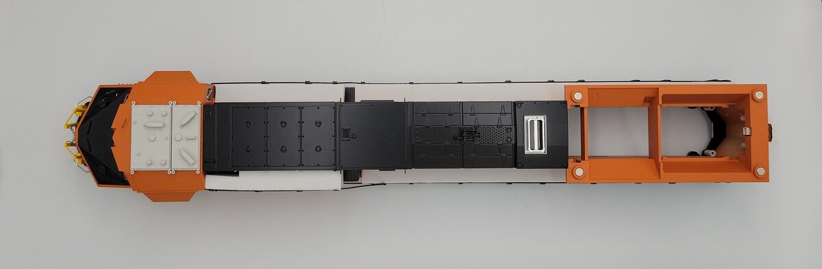 Lionel 2433429-1 BNSF SuperBass ES44AC Diesel Locomotive Body Shell #5909