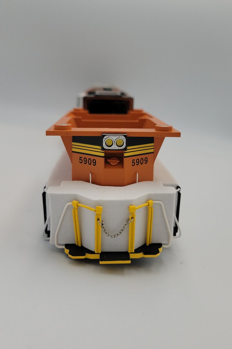Lionel 2433429-1 BNSF SuperBass ES44AC Diesel Locomotive Body Shell #5909