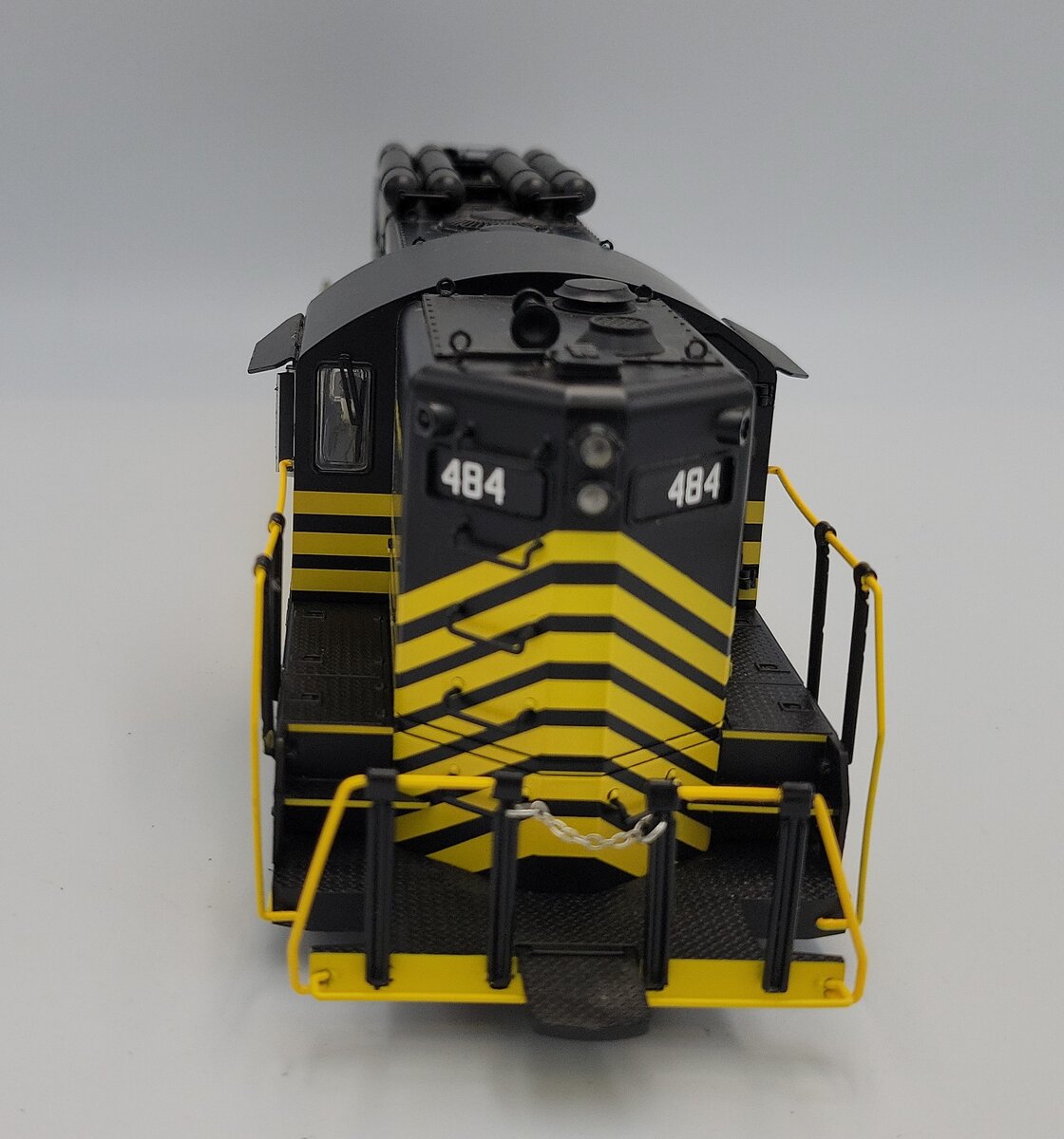 Lionel 84277-2 BTO Nickel Plate Road Torpedo GP-9 Diesel Loco Body Shell #484