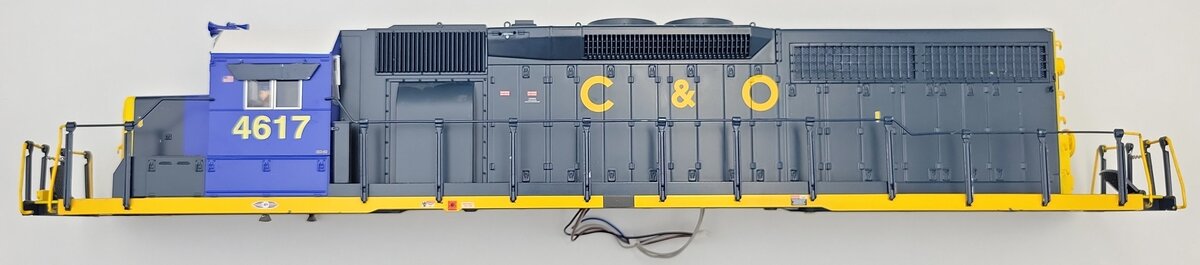 Athearn 86831-1 Chesapeake and Ohio SD-40 Diesel Locomotive Body Shell #4617