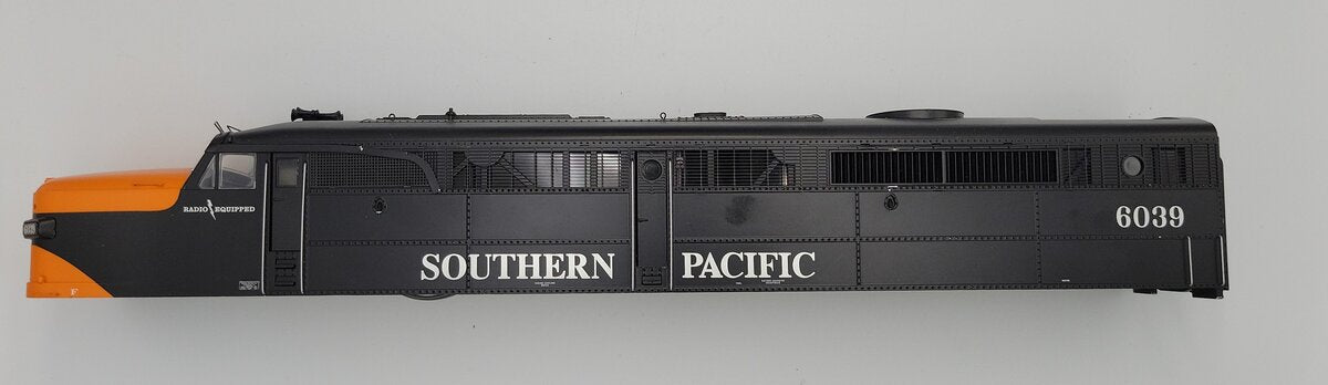 Lionel 1933201-2 O Gauge Southern Pacific Legacy Diesel Locomotive Shell #6039
