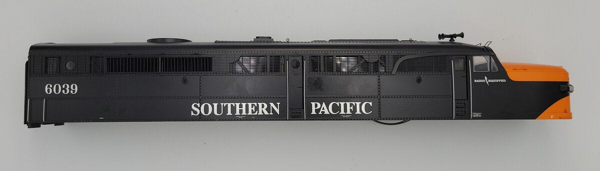 Lionel 1933201-2 O Gauge Southern Pacific Legacy Diesel Locomotive Shell #6039