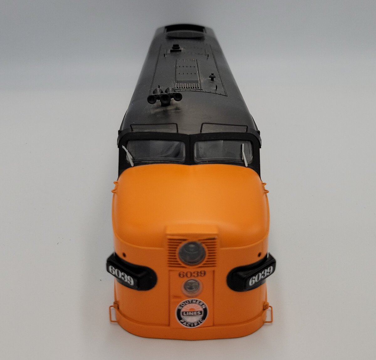 Lionel 1933201-2 O Gauge Southern Pacific Legacy Diesel Locomotive Shell #6039