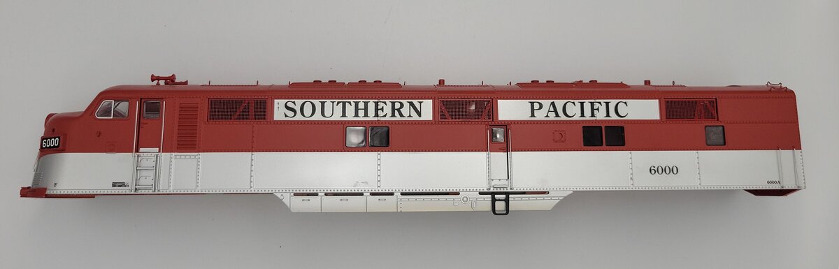 Lionel 2133020-1 O Southern Pacific Golden State Legacy Diesel Loco Shell #6000