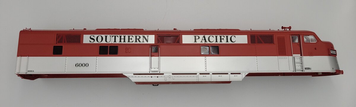 Lionel 2133020-1 O Southern Pacific Golden State Legacy Diesel Loco Shell #6000