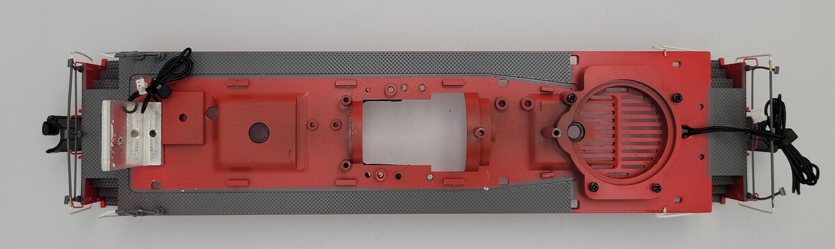 Lionel 2133130-34 O Diecast Legacy Southern Pacific Gray & Red SW8 Frame #1102