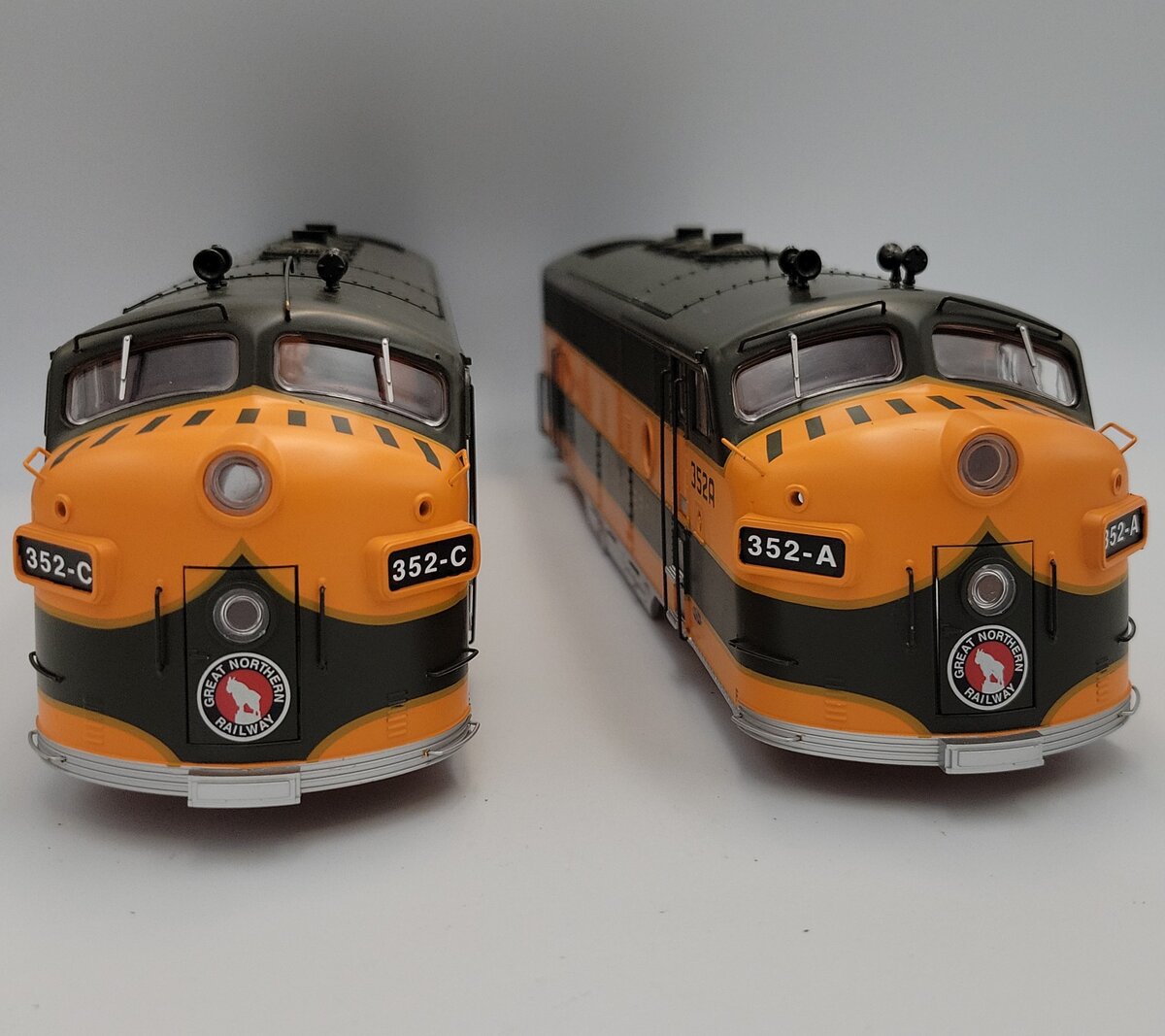 Lionel 6-85191 Great Northern Legacy F3 AA Shell Set #352A-C (Set of 2)