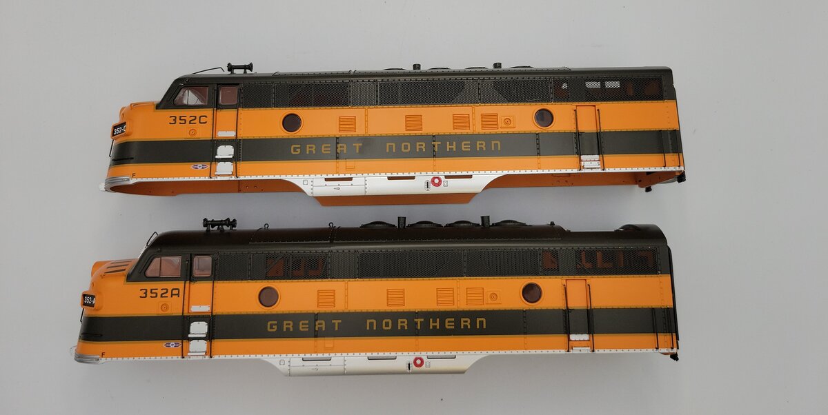 Lionel 6-85191 Great Northern Legacy F3 AA Shell Set #352A-C (Set of 2)