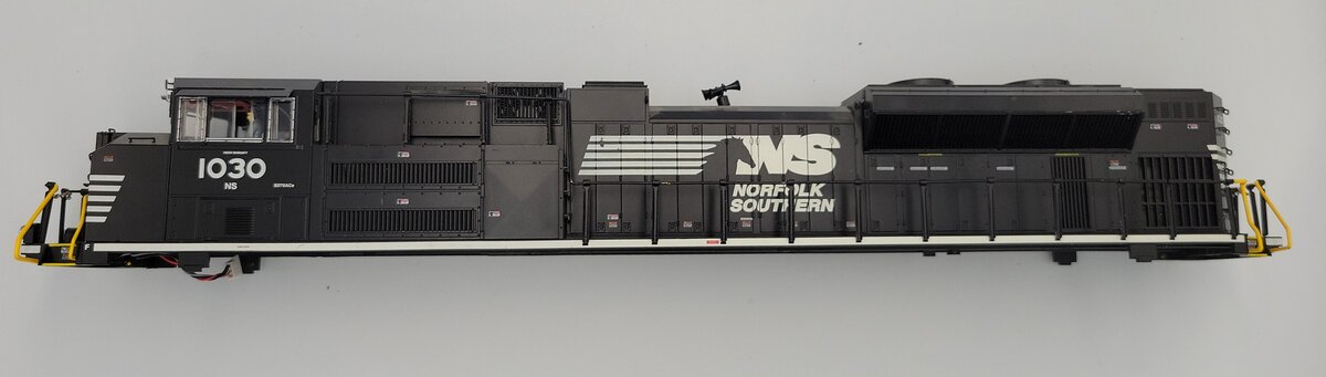 Lionel 85055-2 Norfolk Southern SD70ACe Diesel Locomotive Body Shell #1030