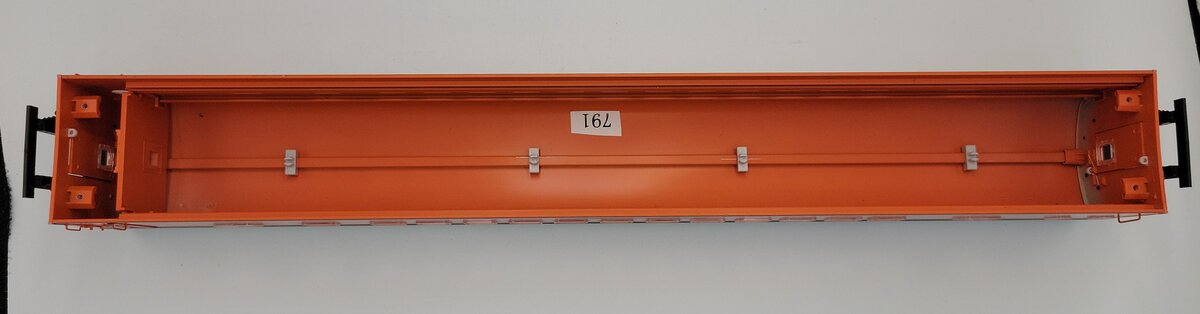 Lionel 4402-1 O Gauge Milwaukee Road Passenger Car Shell with Windows #4402