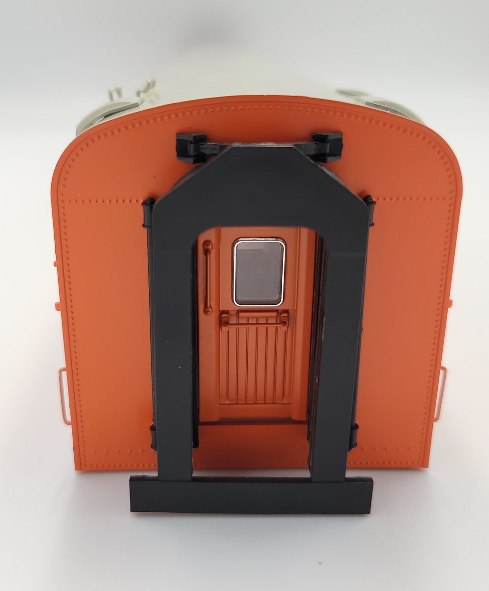 Lionel 4402-1 O Gauge Milwaukee Road Passenger Car Shell with Windows #4402