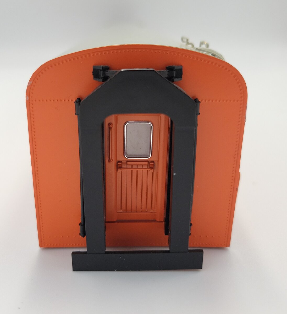 Lionel 4402-1 O Gauge Milwaukee Road Passenger Car Shell with Windows #4402