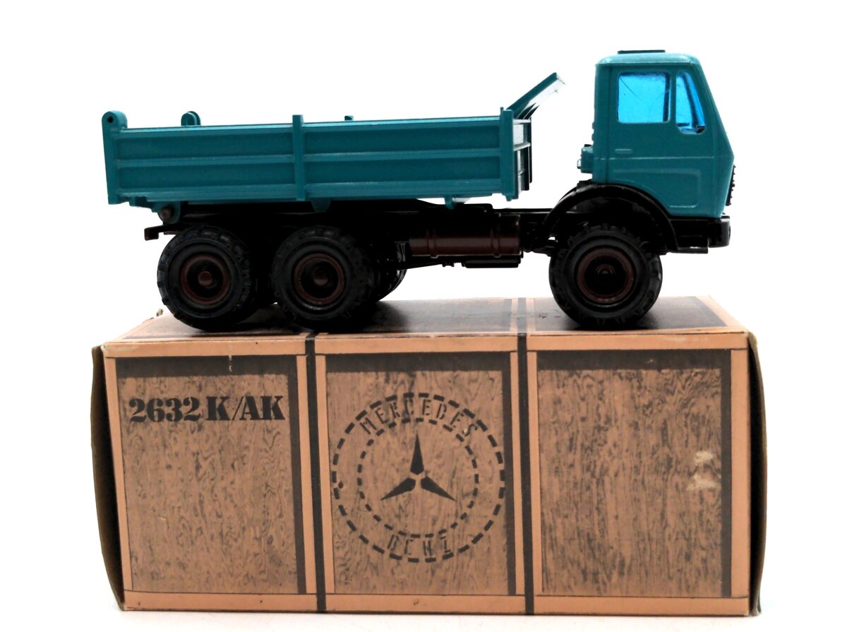 Gescha 3040 1:50 Scale Mercedes Benz 2632 AK Dump Tipper