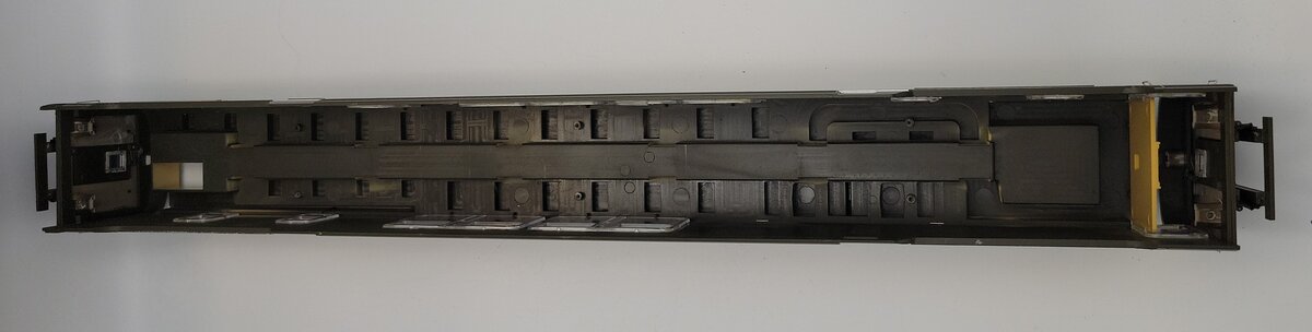 Lionel 2427120-1 GN Empire Builder Full Dome Passenger Car Shell #1392