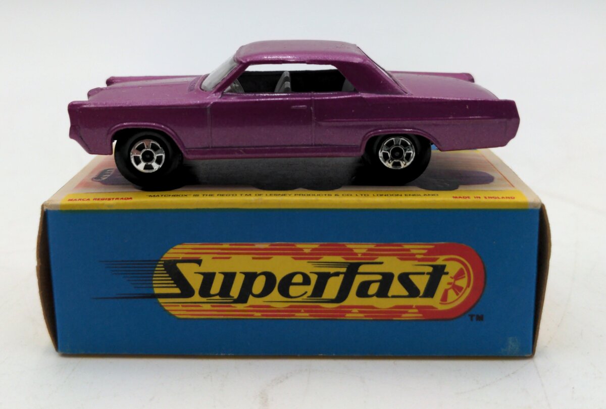 Lesney 22 1:64 Scale Diecast Matchbox Superfast series Pontiac Coupe