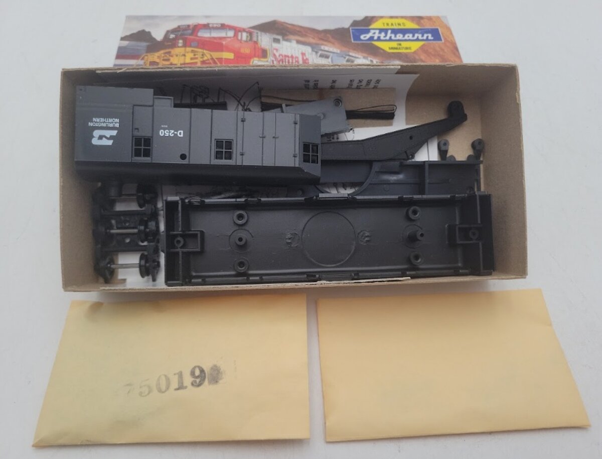 Athearn 1705 HO Scale Burlington Northern 200 Ton Crane Car Kit