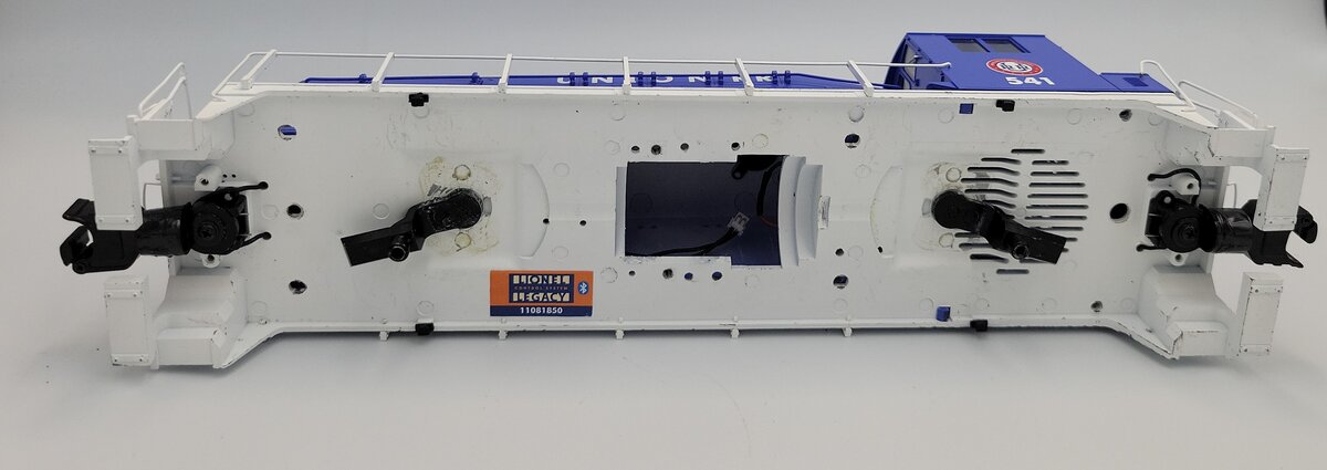 Lionel 2322060 O Gauge Purple/White Diesel Switcher Union RR Shell & Frame