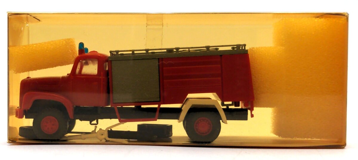 RMM 435 1:87 Scale Mercedes-Benz NG 4-Axle Tank Truck