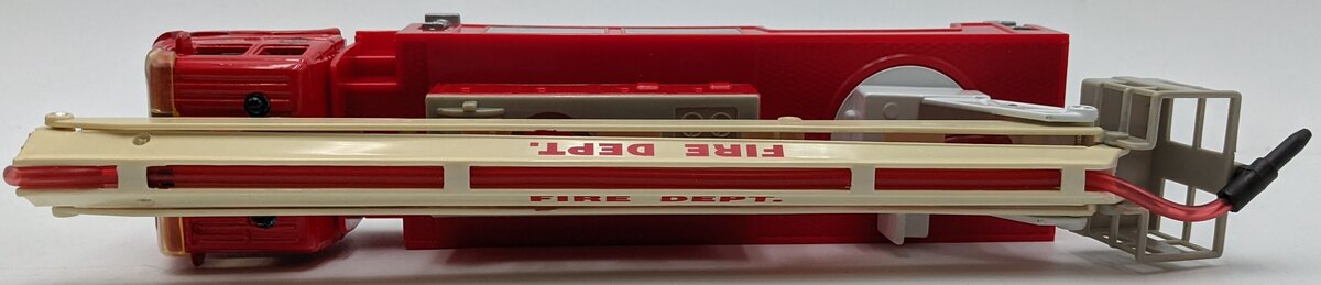 Maisto 21050 Mercedes Fire Truck Dept. No 28 Extendable Fire Hose Squirt Pump