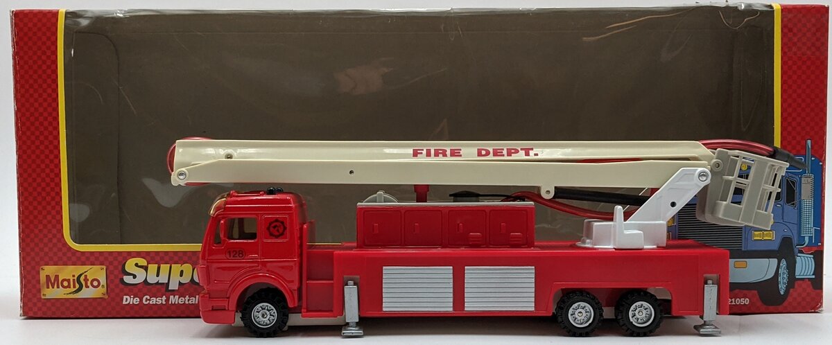 Maisto 21050 Mercedes Fire Truck Dept. No 28 Extendable Fire Hose Squirt Pump