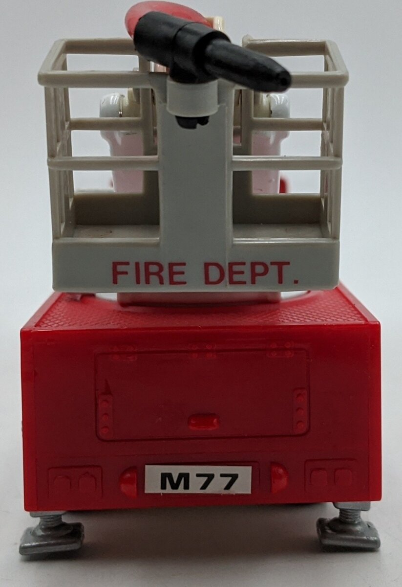 Maisto 21050 Mercedes Fire Truck Dept. No 28 Extendable Fire Hose Squirt Pump