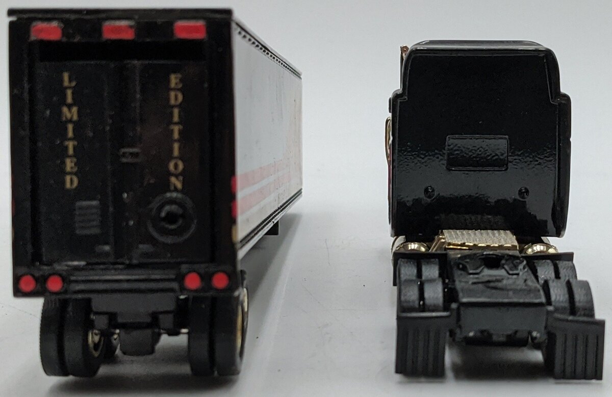 Liberty Classic 32524 1:64 Diecast Peterbilt 379 Semi Tractor Coin Bank