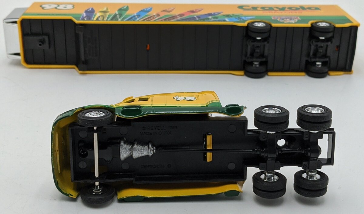 Revell 86500408000 1:64 Diecast Kenworth Crayola Crayon Delivery 18-Wheeler