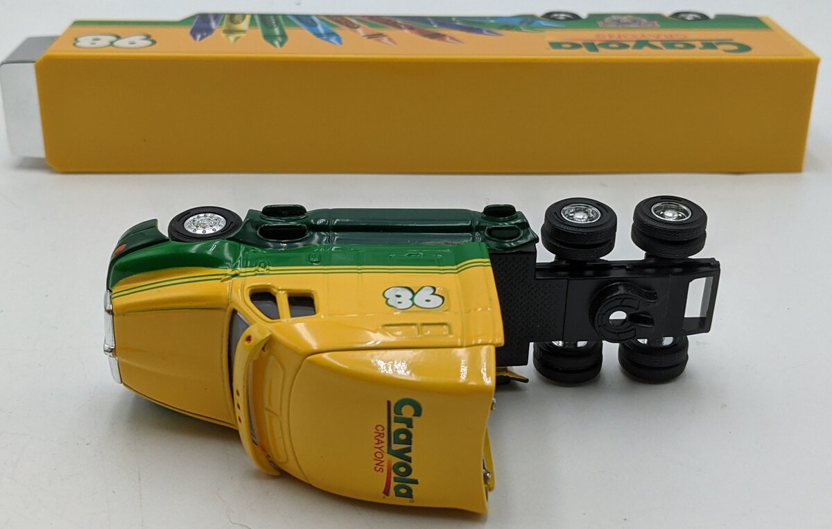 Revell 86500408000 1:64 Diecast Kenworth Crayola Crayon Delivery 18-Wheeler
