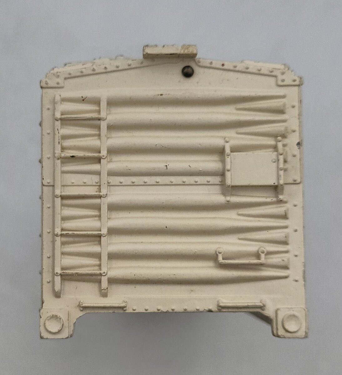 Lionel 3472-61 Eggshell Milk Car Shell Assembly with Aluminum Doors